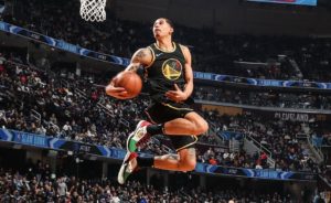Juan Toscano-Anderson in the dunk contest